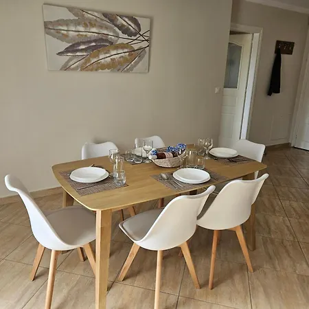 Sylvia's Sweet Apartment